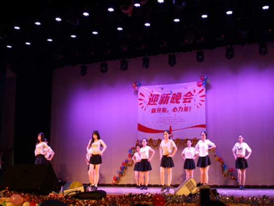 “新开始,心力量”2015研究生迎新晚会顺利举行