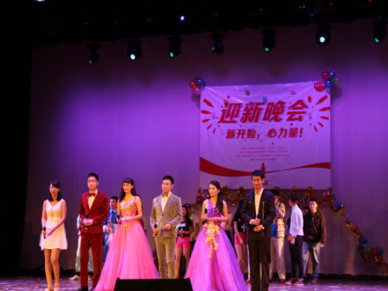 “新开始,心力量”2015研究生迎新晚会顺利举行