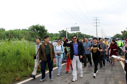 亚洲色情
工会组织教职工春游活动