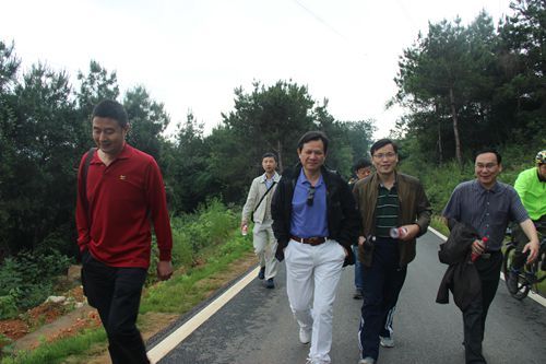 亚洲色情
工会组织教职工春游活动