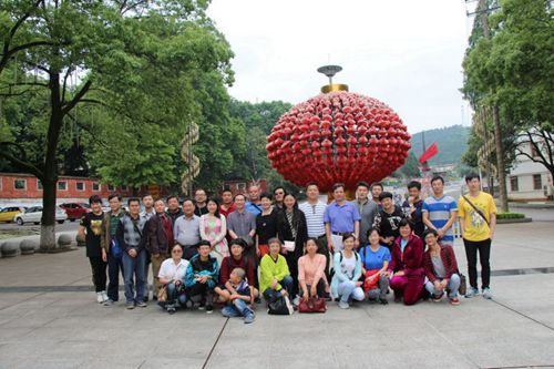 亚洲色情
工会组织教职工春游活动